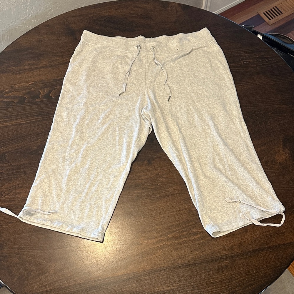 New York & Company Heather Gray Capri Pants